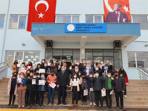 KAYMAKAM VEHBİ BAKIR KARNE DAĞITIM TÖRENİNE KATILDI